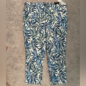 BNWT ROZ & ALI CROPPED PRINT PANTS COMFY AND CUTE PERFECT FOR CRUISES OR VACAY
